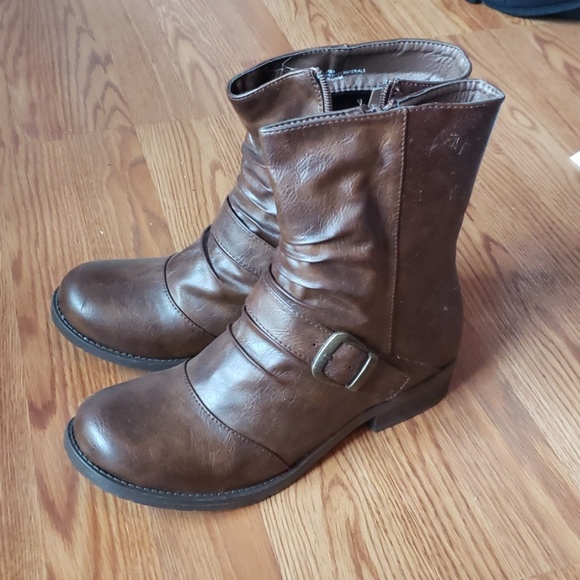 Brown boots - Picture 2 of 2
